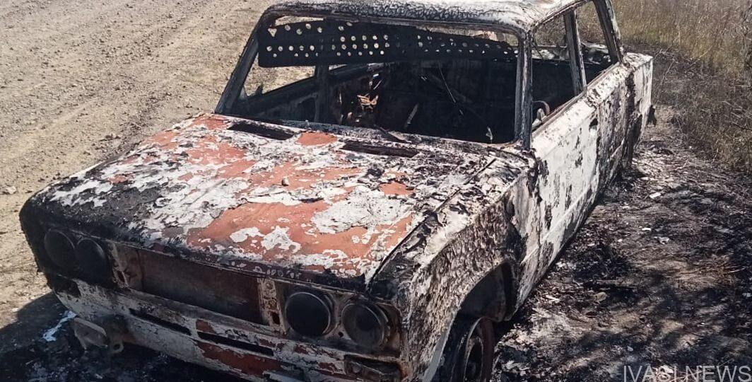 Підліток пограбував та спалив авто односельця 