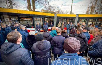 трамвай трехсекционный Одесса Труханов презентация низкопольный 17 маршрут